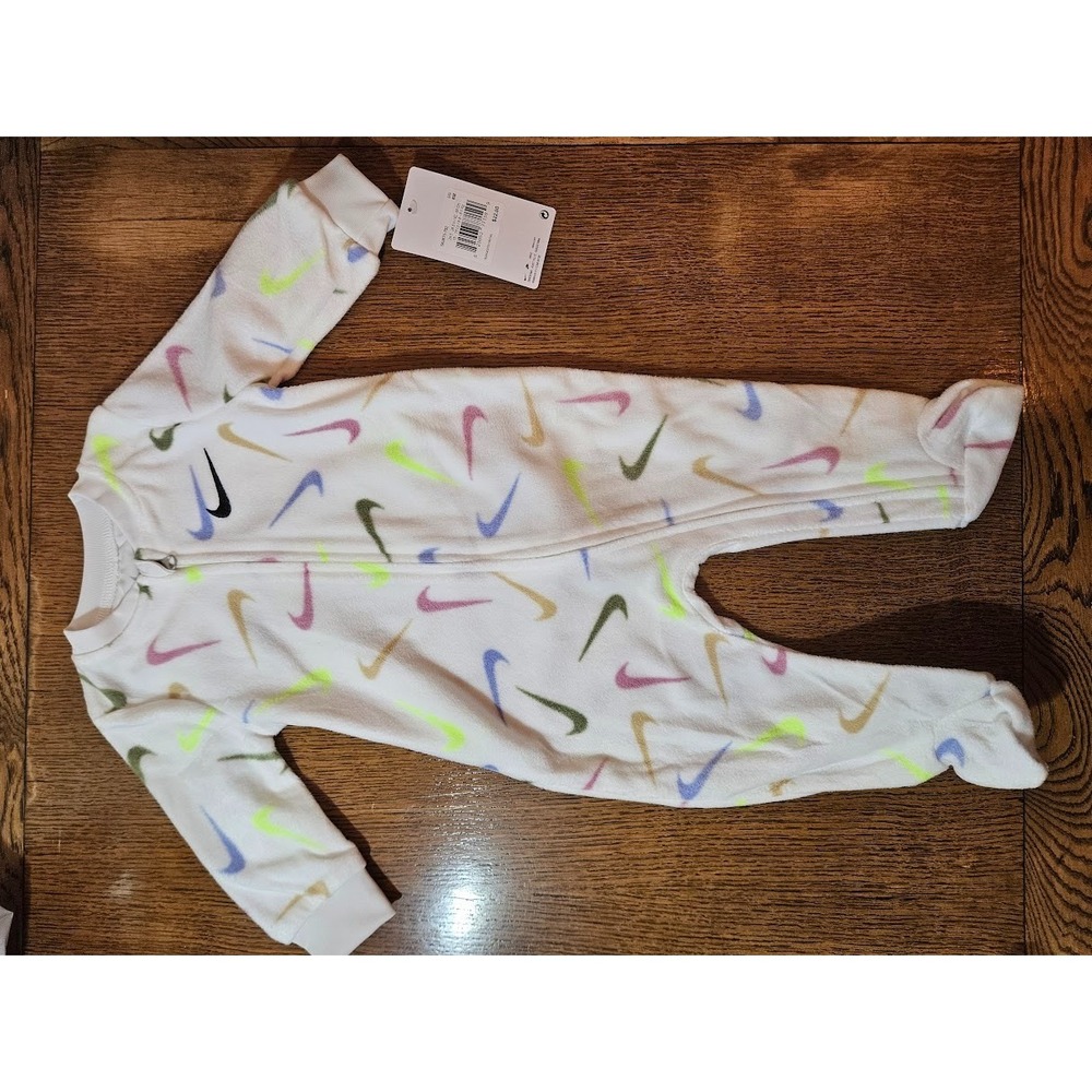 Nike Multi-Color Swoosh Baby Unisex Pajamas - 6 months NWT - Picture 2 of 4